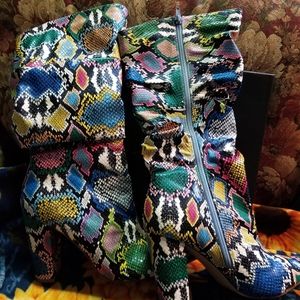 Akira Slouched Bootie NIB size 10 Liliana Rainbow